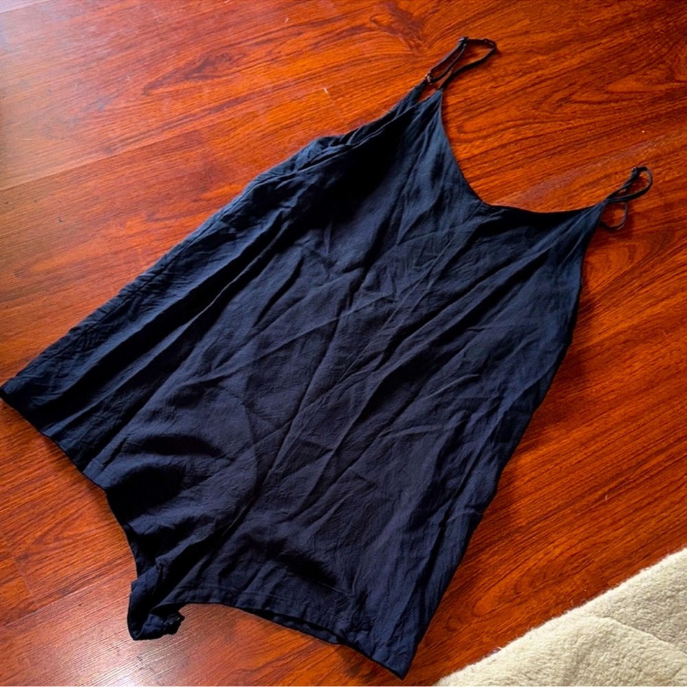 Hurley Black Women's shorts jumper size XS with adjustable straps & zipper on ba